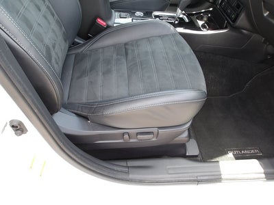2020 Mitsubishi Outlander Base
