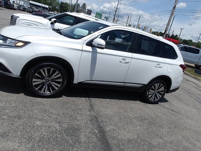2020 Mitsubishi Outlander Base