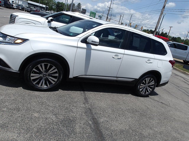 2020 Mitsubishi Outlander Base