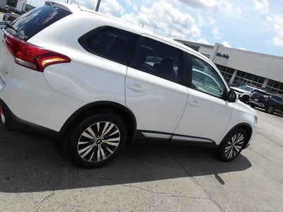 2020 Mitsubishi Outlander Base
