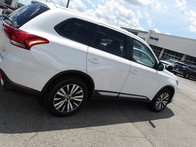 2020 Mitsubishi Outlander Base