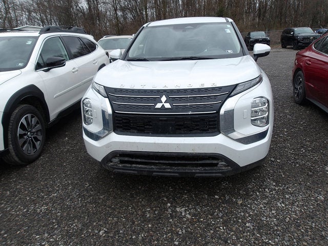 2024 Mitsubishi Outlander ES