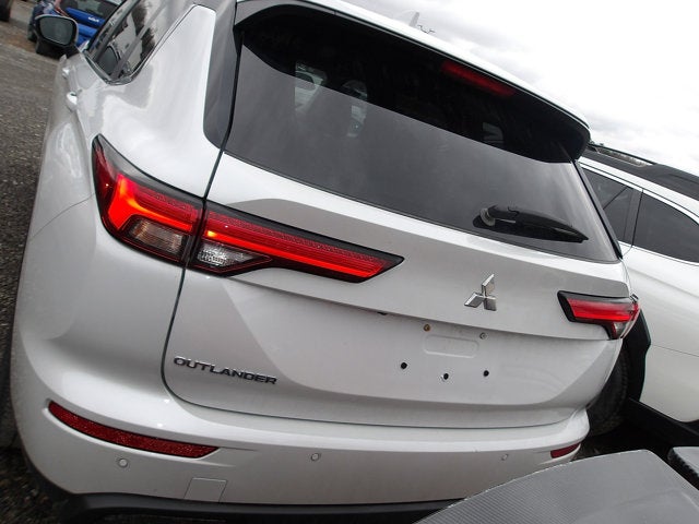 2024 Mitsubishi Outlander ES
