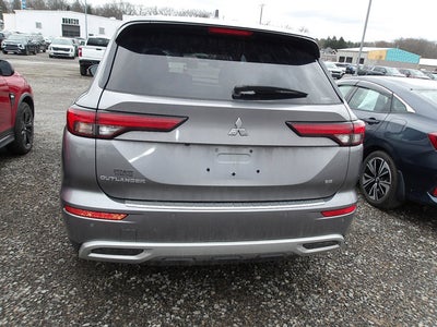 2022 Mitsubishi Outlander Base