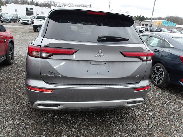 2022 Mitsubishi Outlander Base