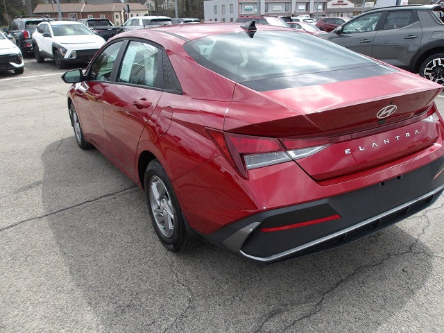 2025 Hyundai Elantra SE