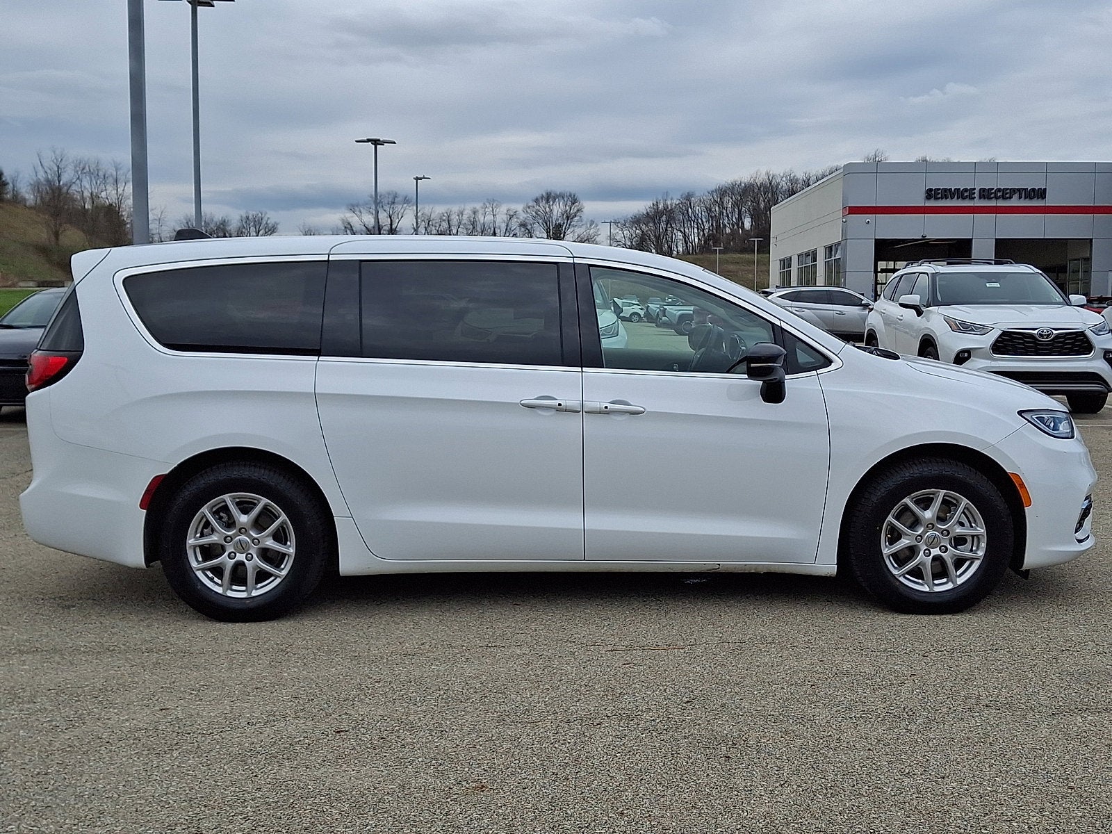 2024 Chrysler Pacifica Touring L