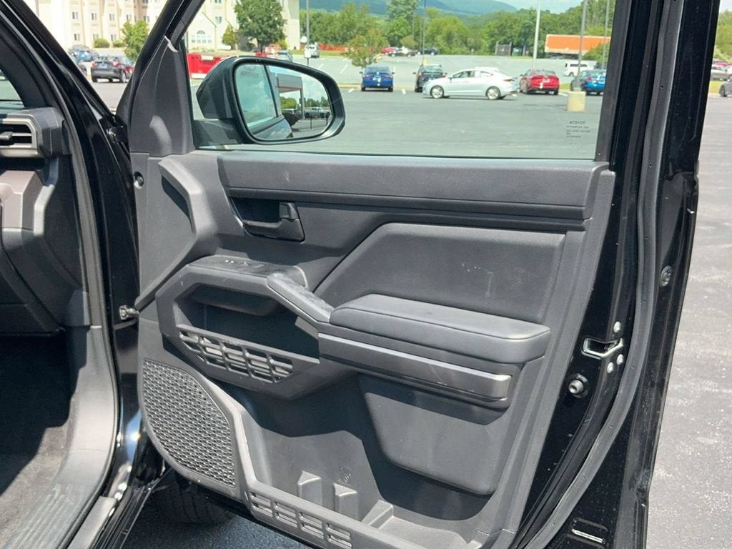 2025 Toyota Tacoma 4WD SR5