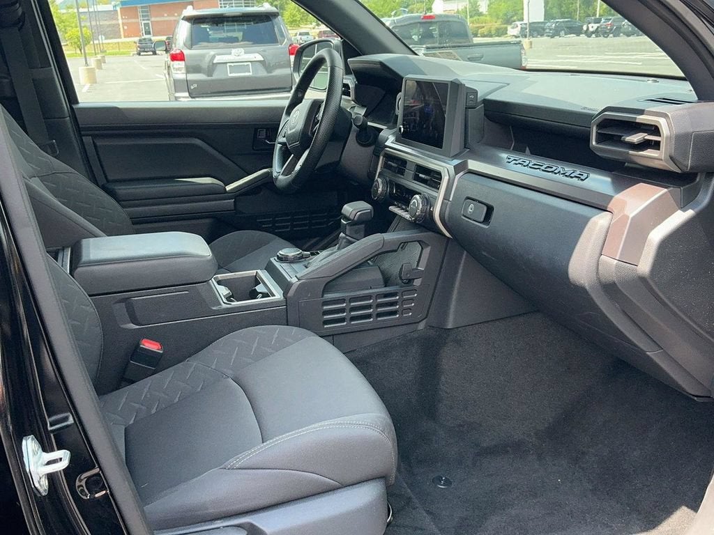 2025 Toyota Tacoma 4WD SR5