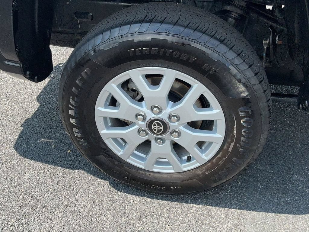 2025 Toyota Tacoma 4WD SR5