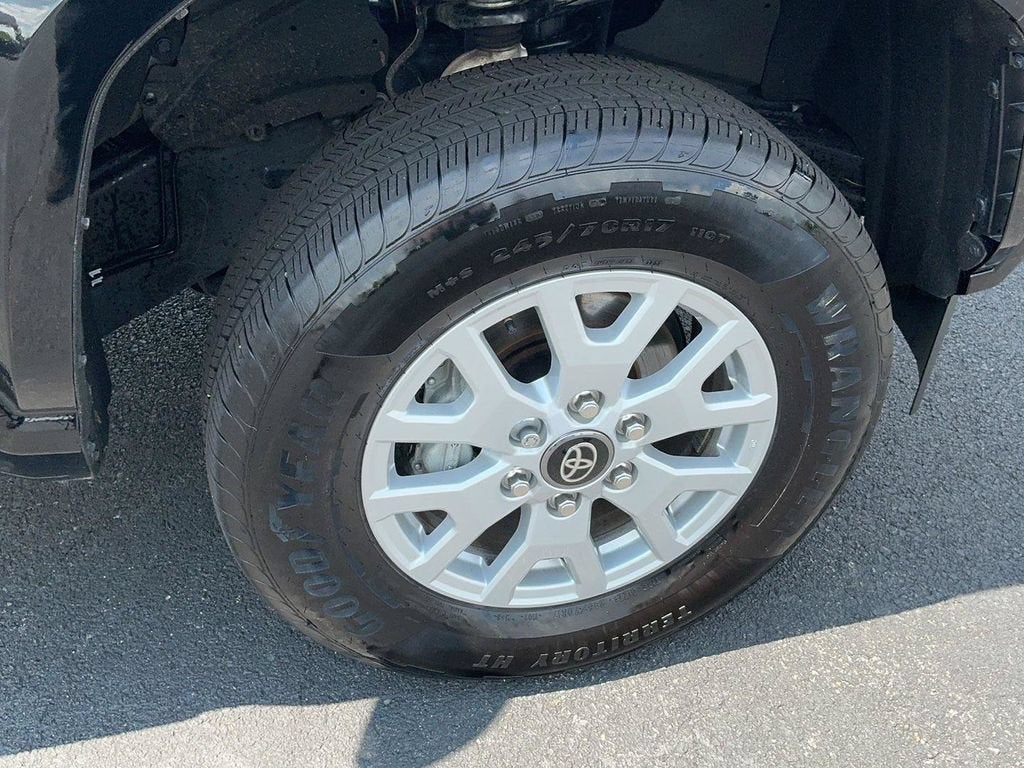 2025 Toyota Tacoma 4WD SR5