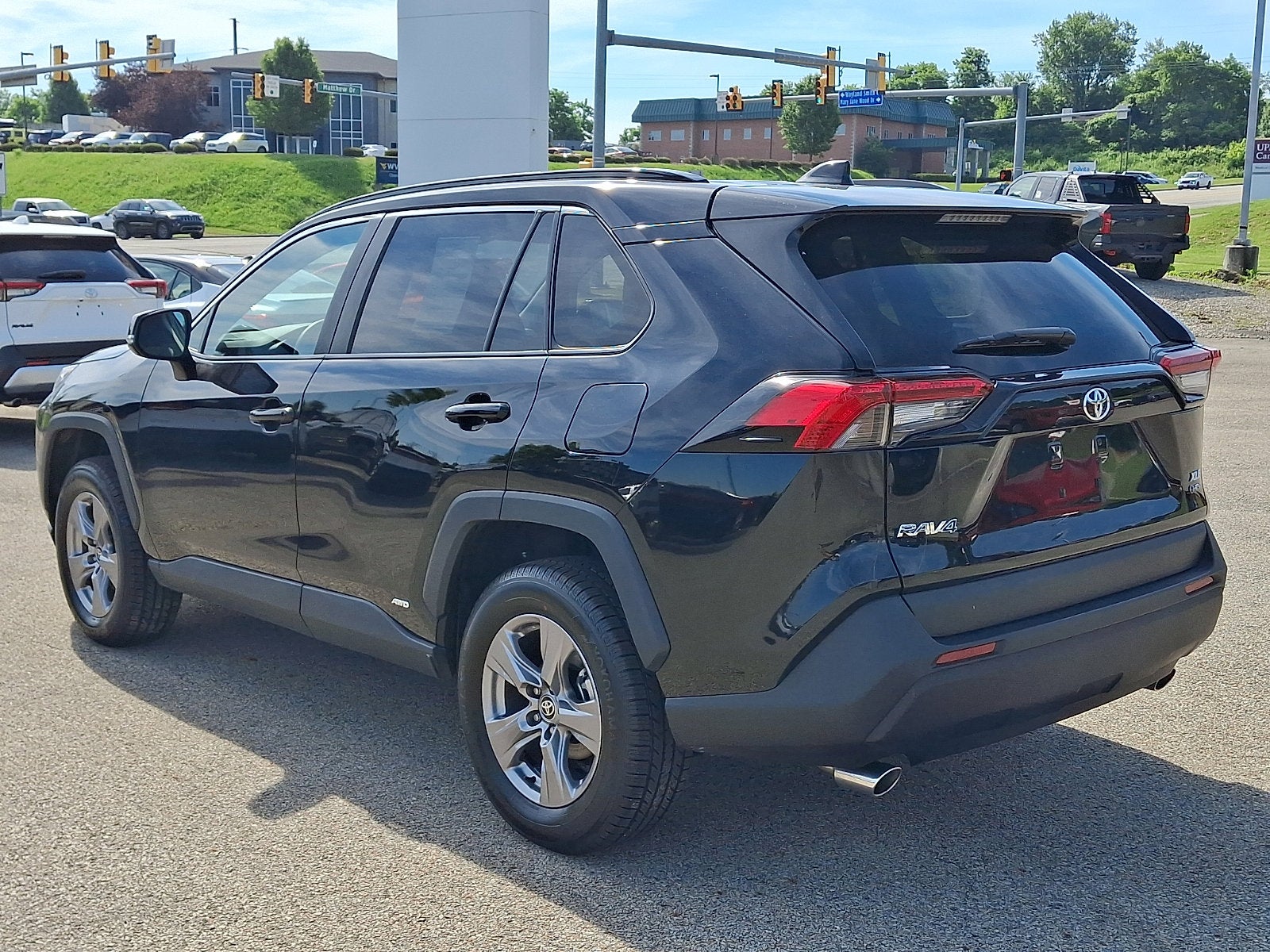 2025 Toyota RAV4 Hybrid XLE