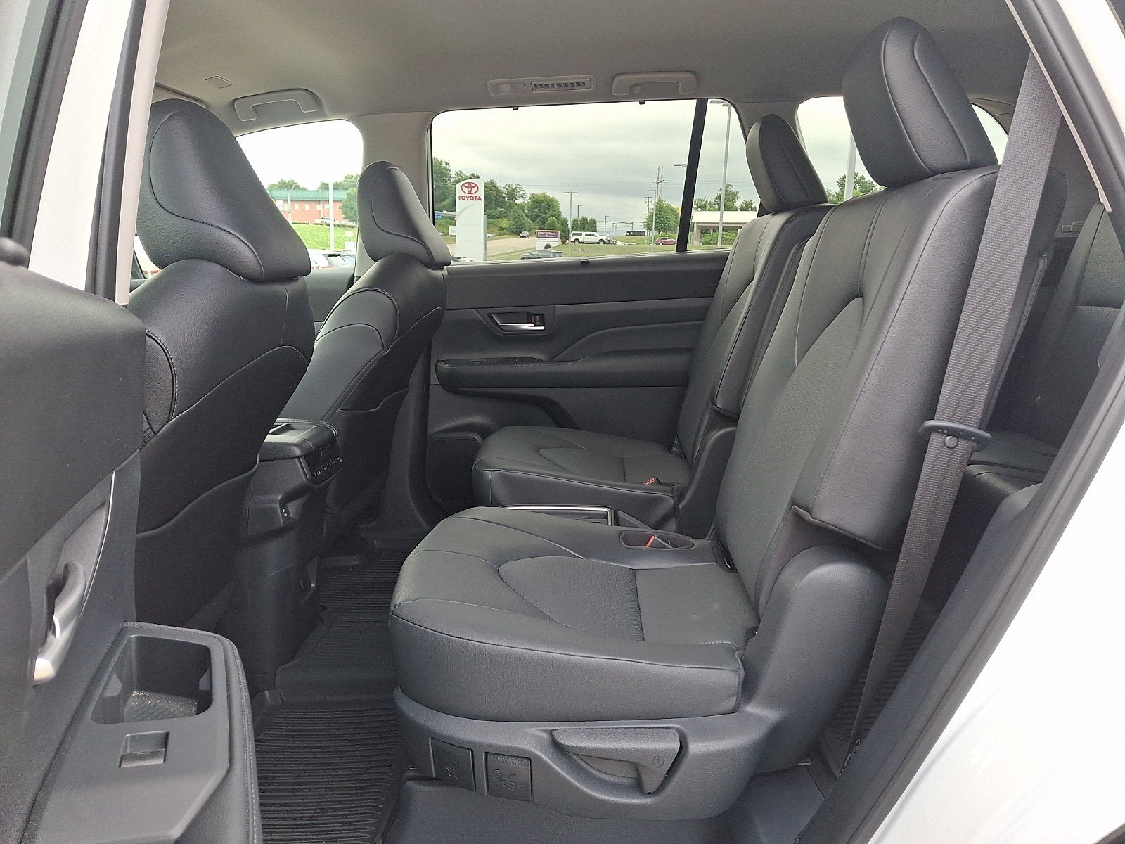 2025 Toyota Grand Highlander Base