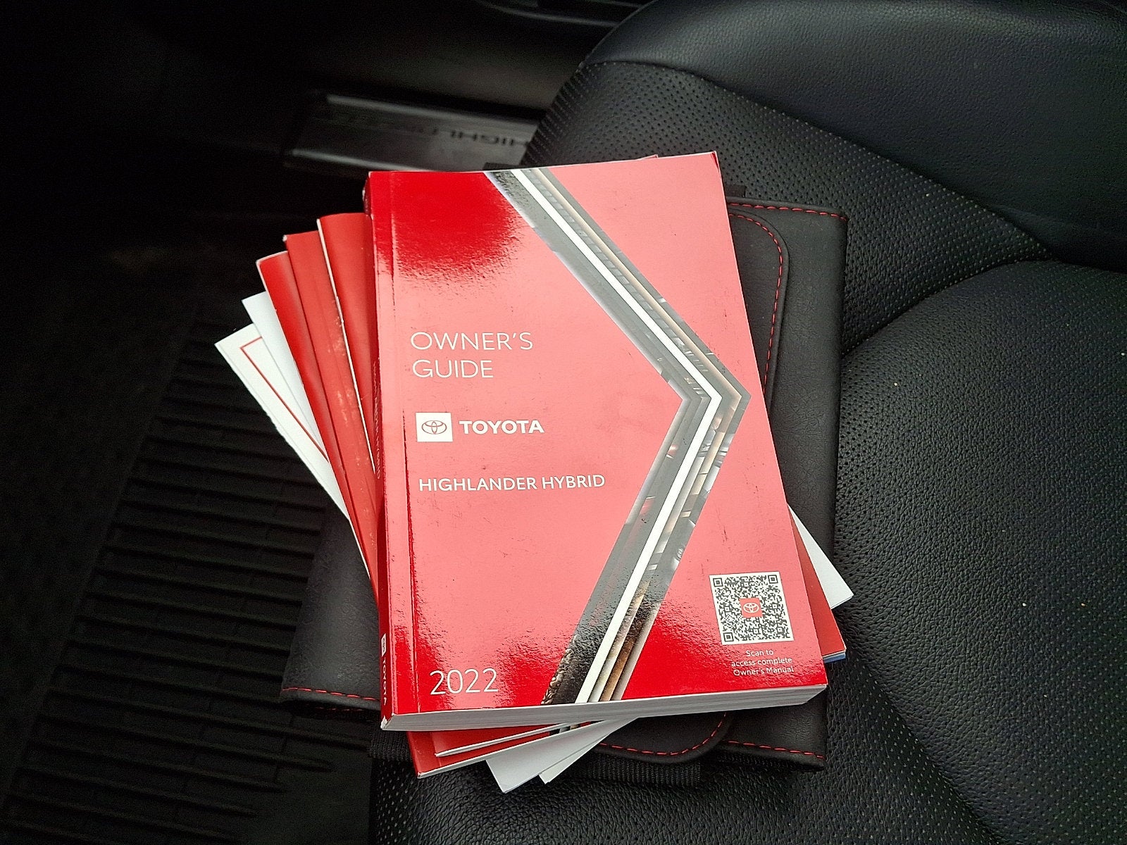 2022 Toyota Highlander Hybrid Platinum