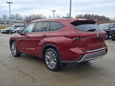 2022 Toyota Highlander Hybrid Platinum