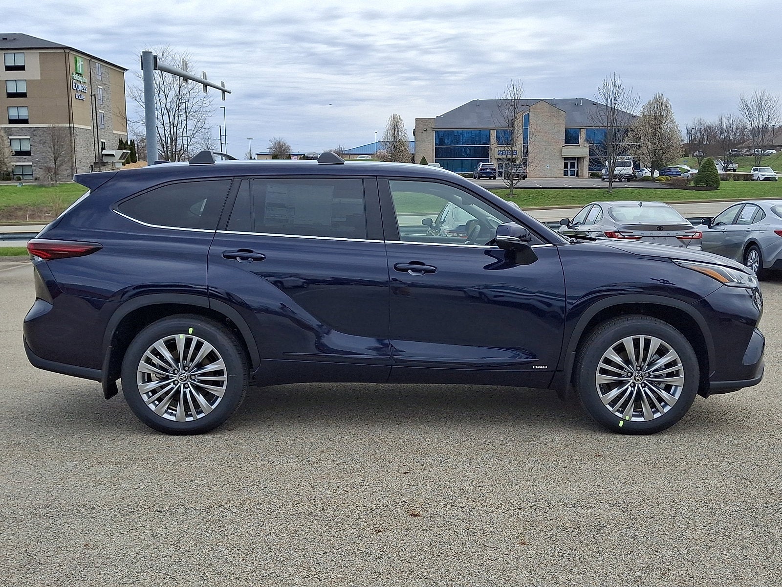 2026 Toyota Highlander Hybrid Platinum