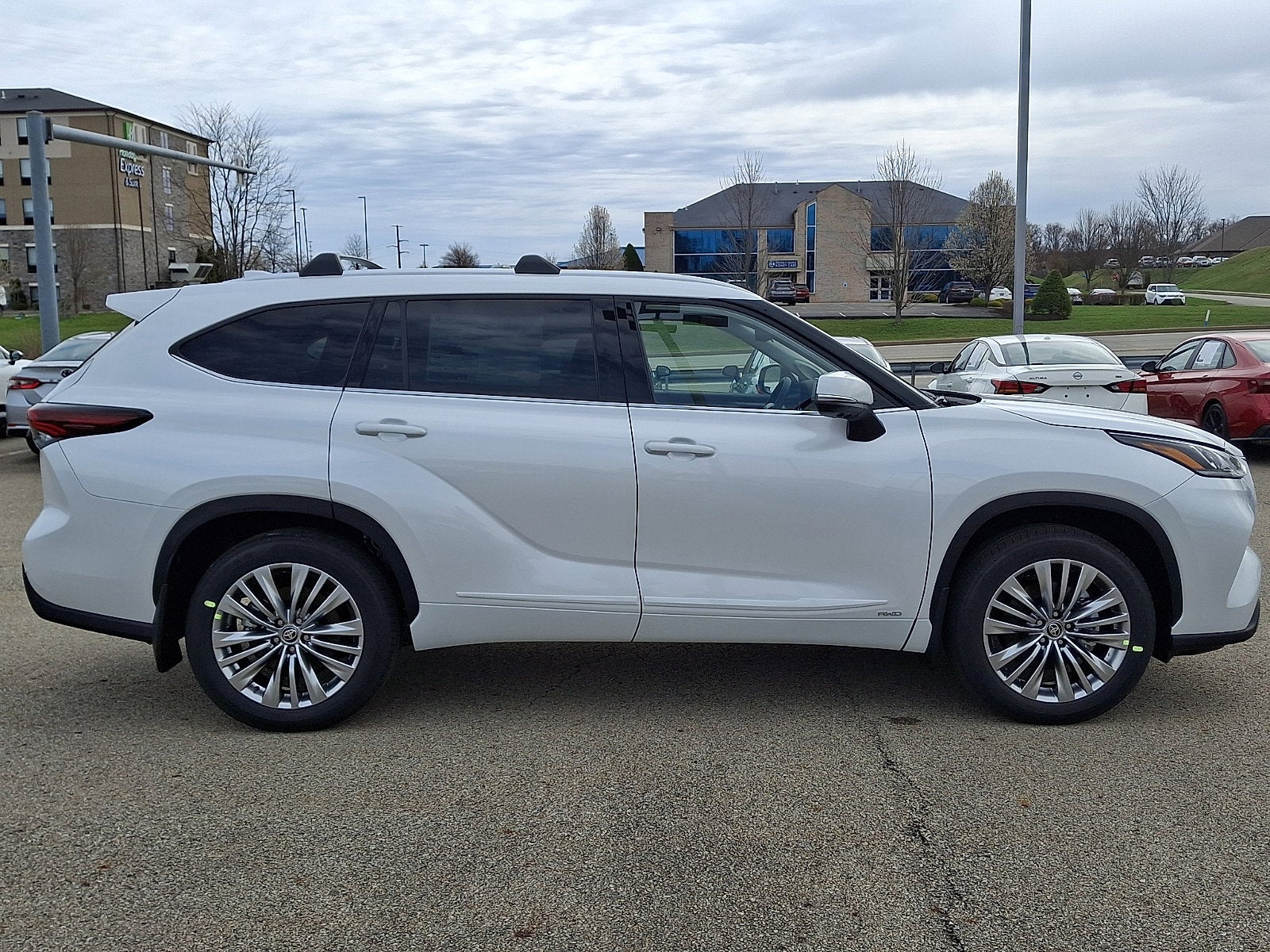 2026 Toyota Highlander Hybrid Platinum
