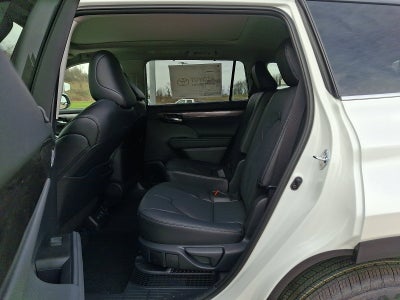 2026 Toyota Highlander Hybrid Platinum