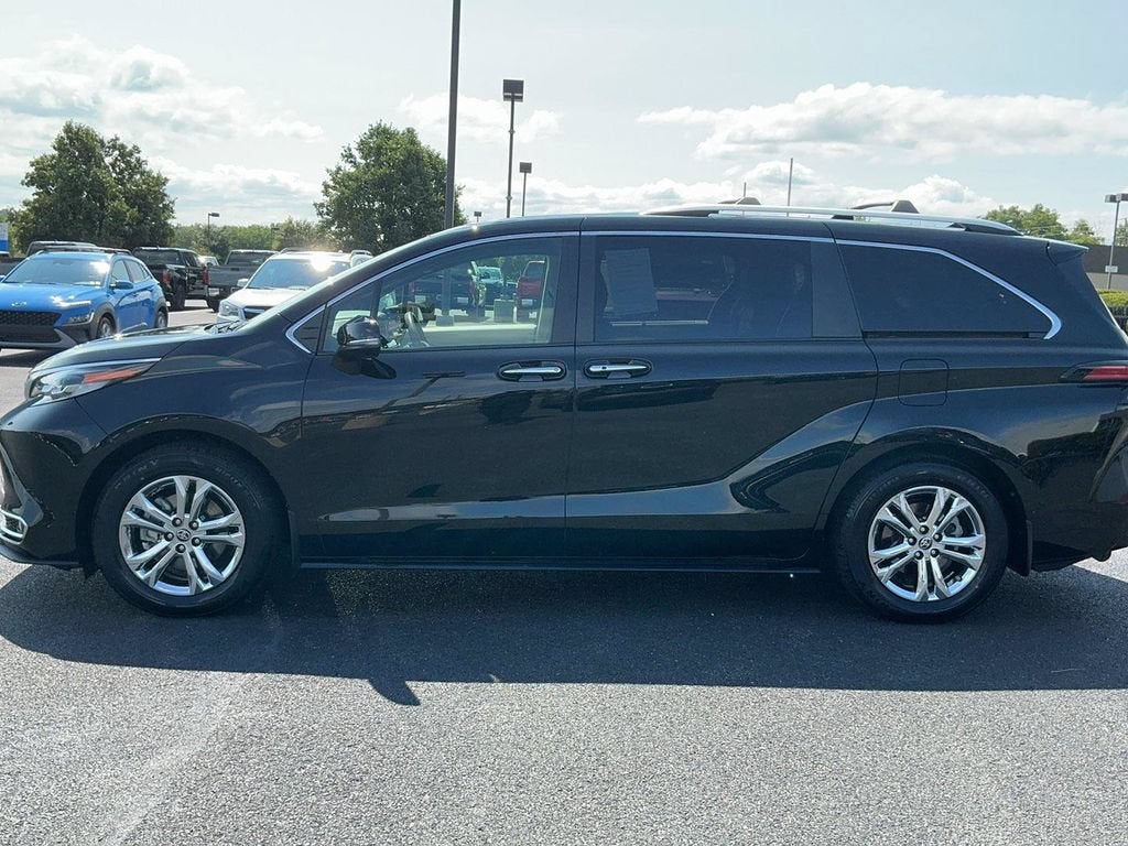 2023 Toyota Sienna Platinum