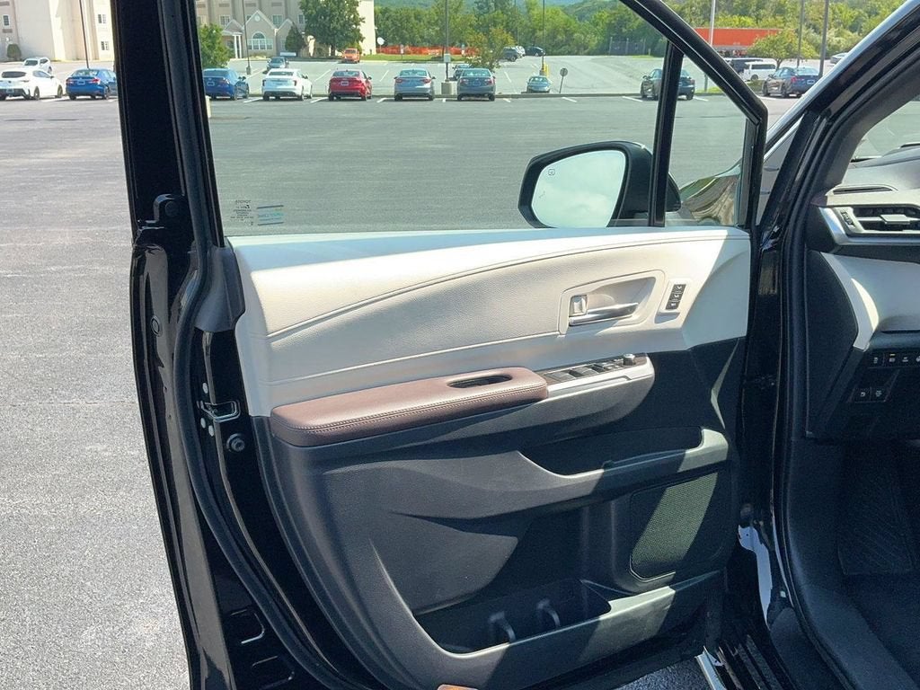 2023 Toyota Sienna Platinum