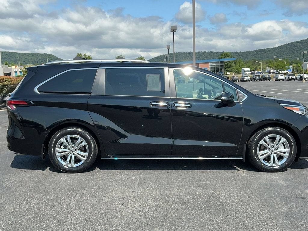 2023 Toyota Sienna Platinum