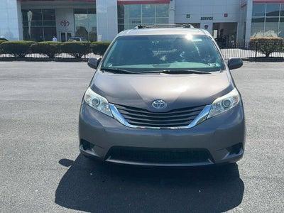 2017 Toyota Sienna LE