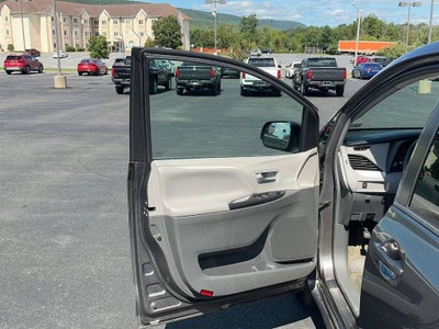 2017 Toyota Sienna LE