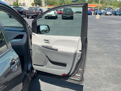 2017 Toyota Sienna LE
