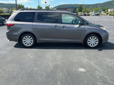 2017 Toyota Sienna LE