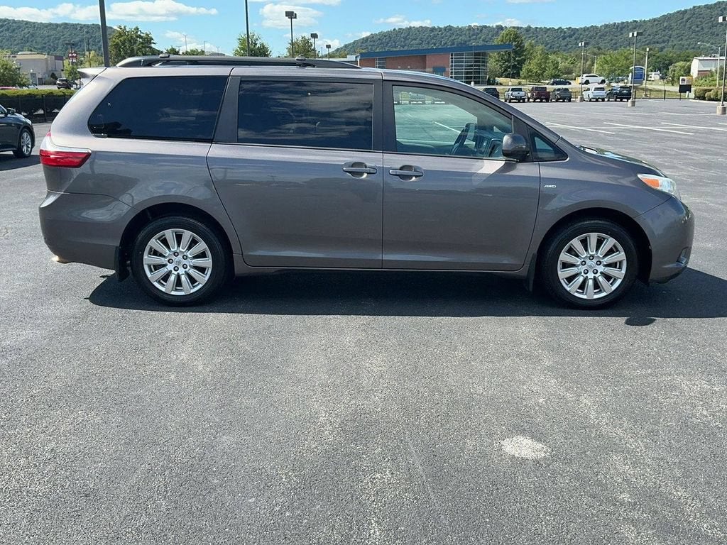 2017 Toyota Sienna LE
