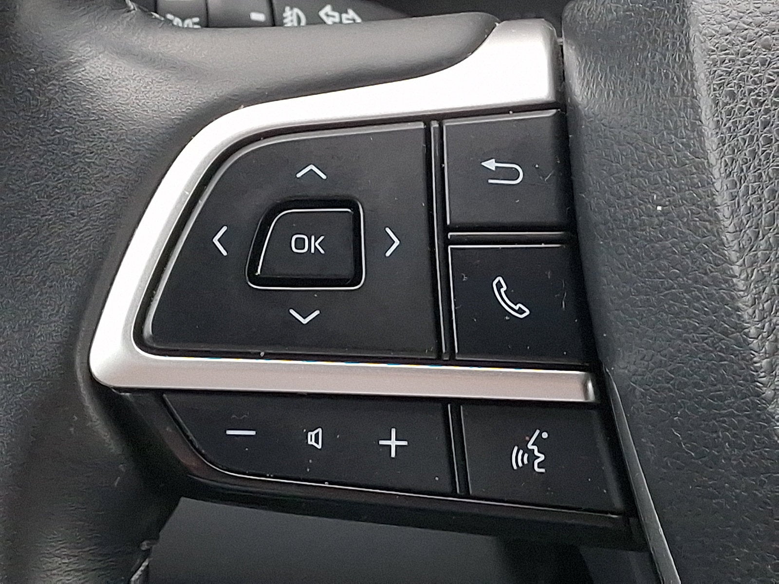 2023 Toyota Highlander Base