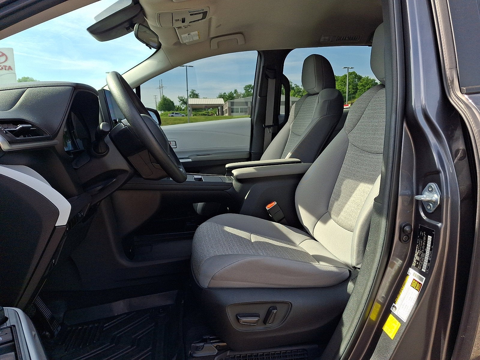 2025 Toyota Sienna LE