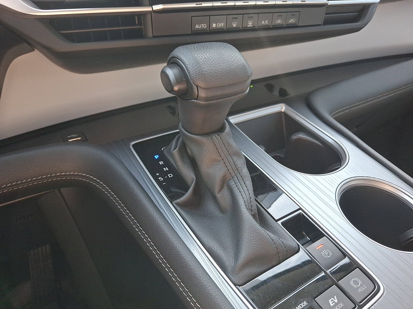 2025 Toyota Sienna LE