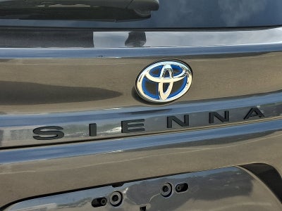2025 Toyota Sienna LE