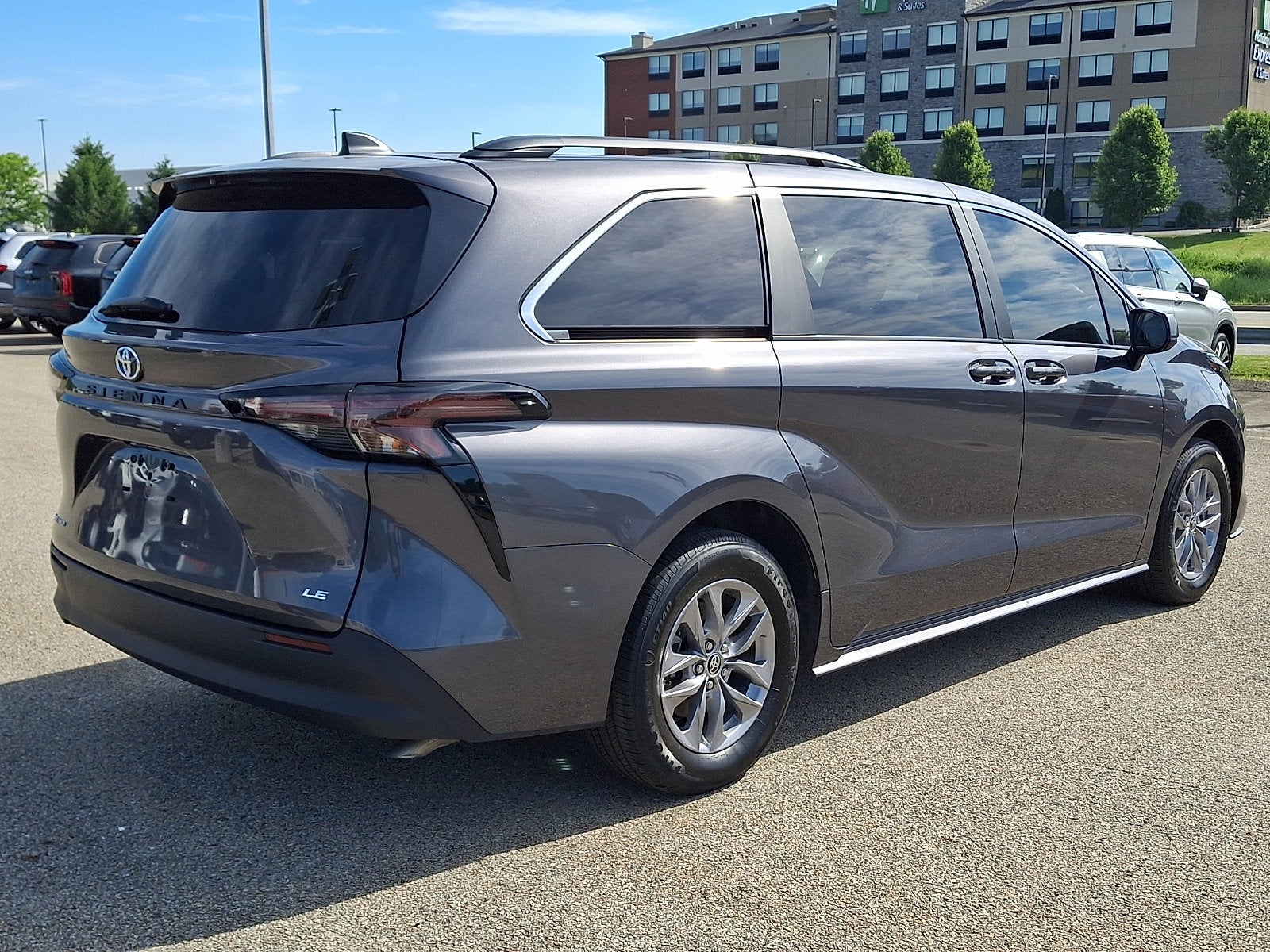 2025 Toyota Sienna LE
