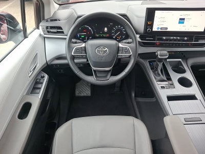 2025 Toyota Sienna Base