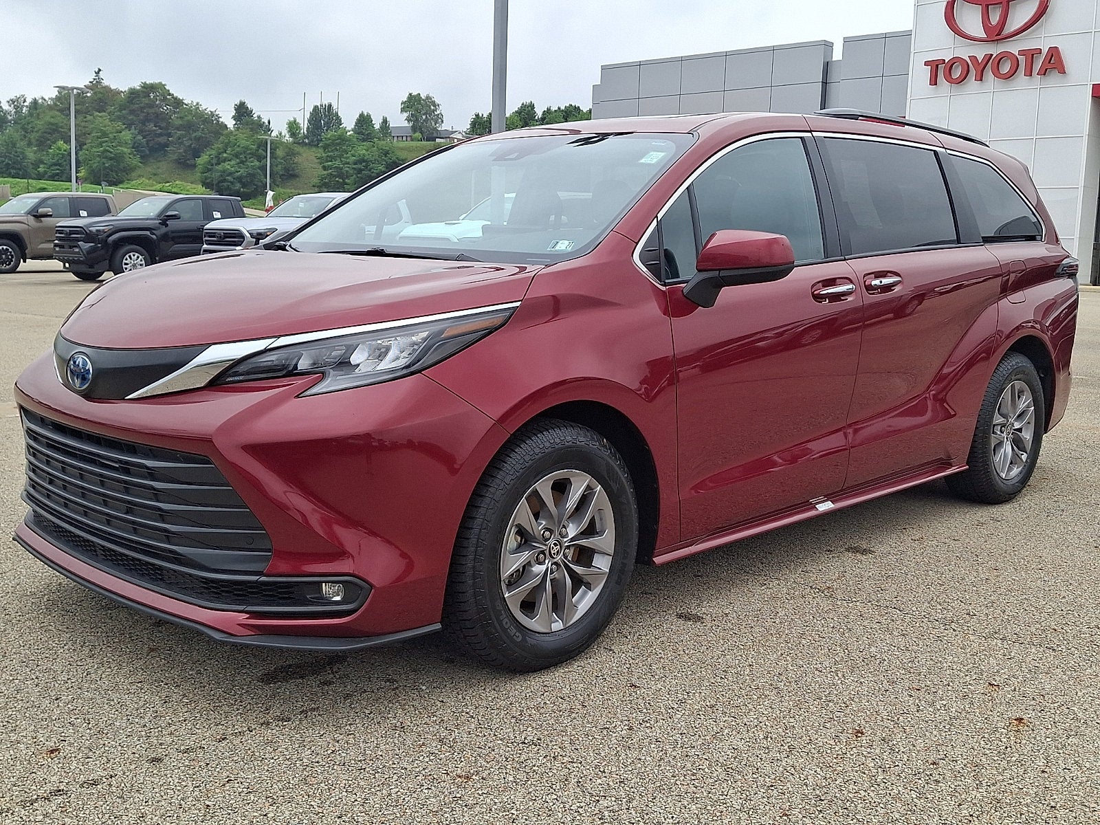 2025 Toyota Sienna Base