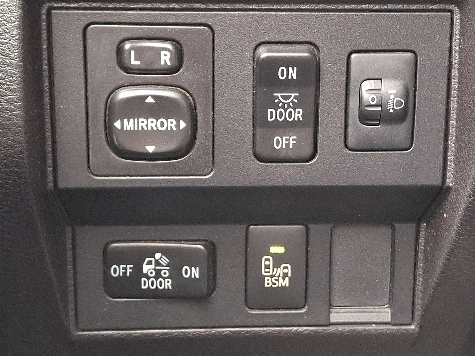 2016 Toyota TUNDRA 4X4 SR5