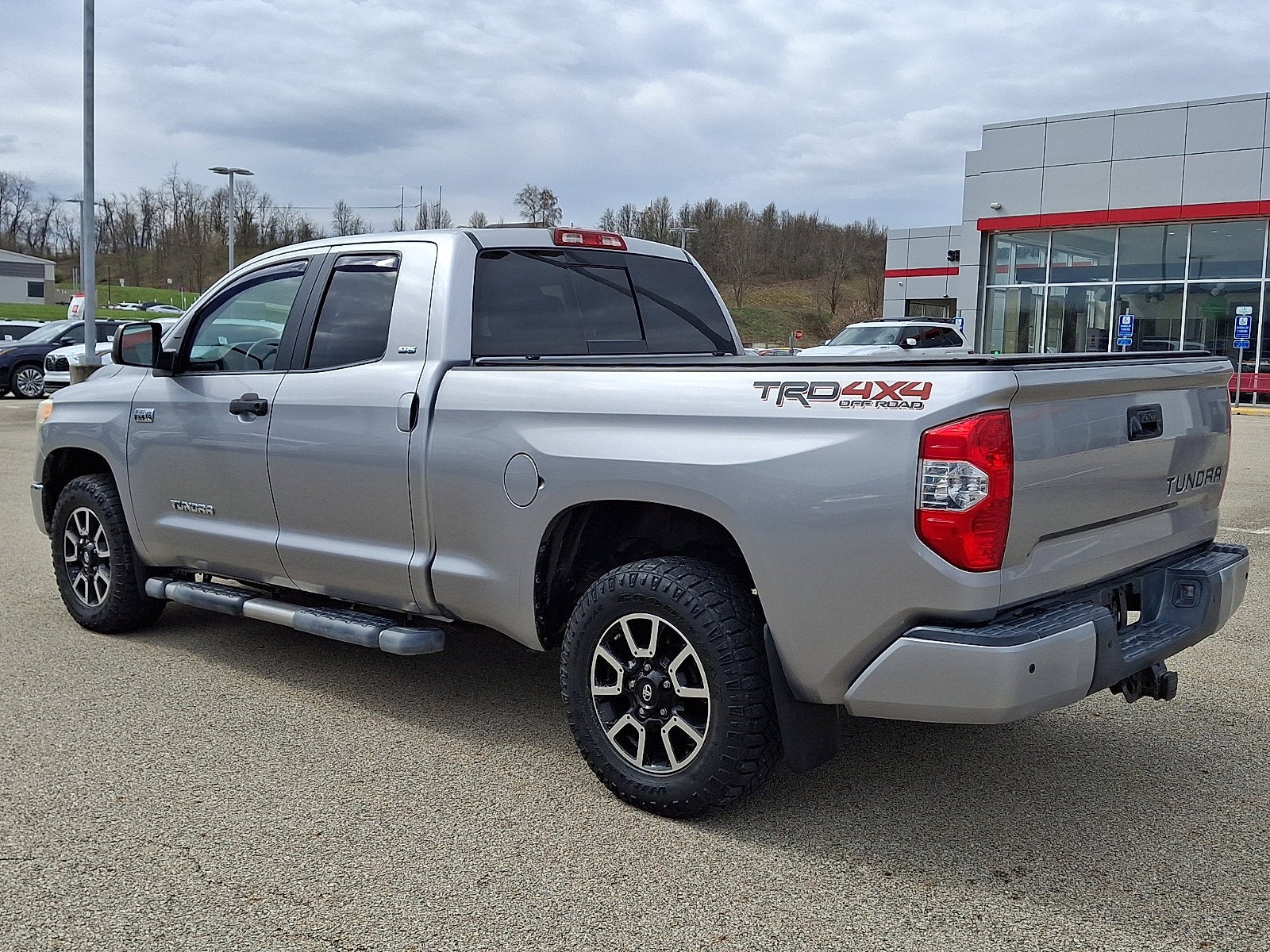 2016 Toyota TUNDRA 4X4 SR5