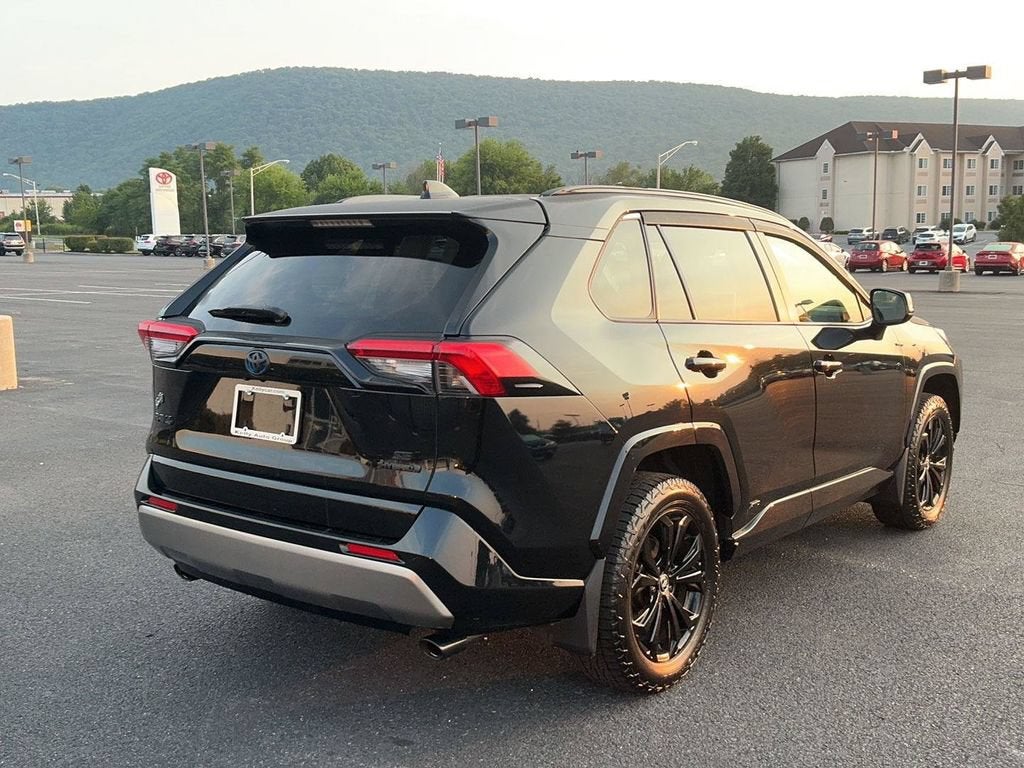 2022 Toyota RAV4 Hybrid SE