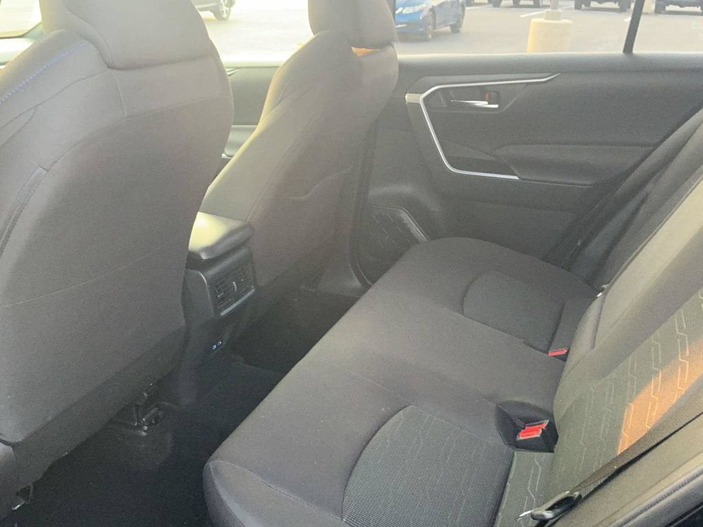 2022 Toyota RAV4 Hybrid SE