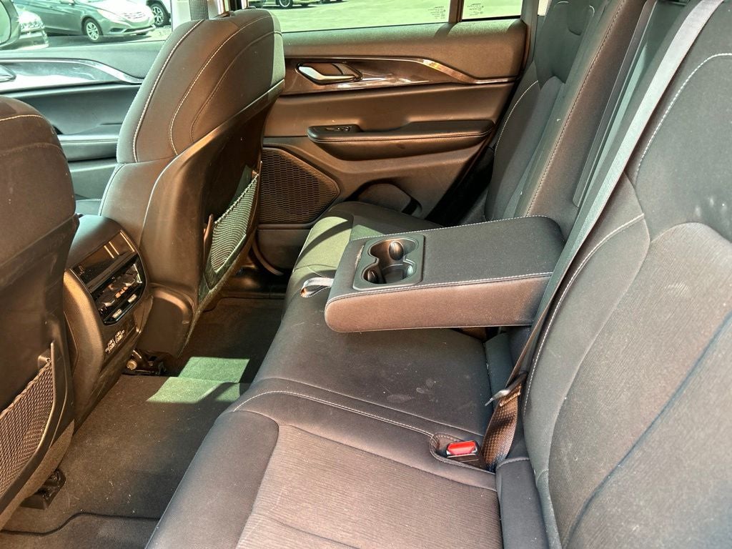 2023 Jeep Grand Cherokee Laredo 4x4
