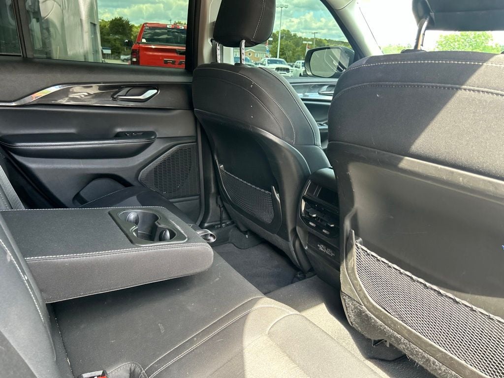 2023 Jeep Grand Cherokee Laredo 4x4