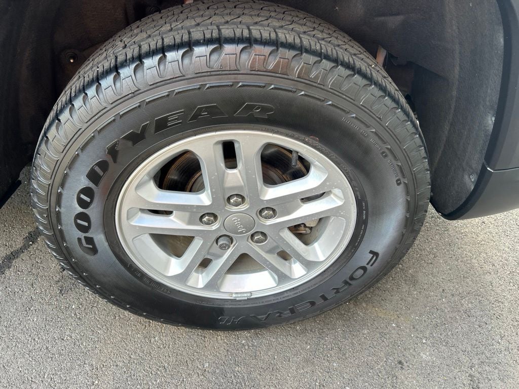 2023 Jeep Grand Cherokee Laredo 4x4