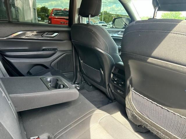 2023 Jeep Grand Cherokee Laredo 4x4