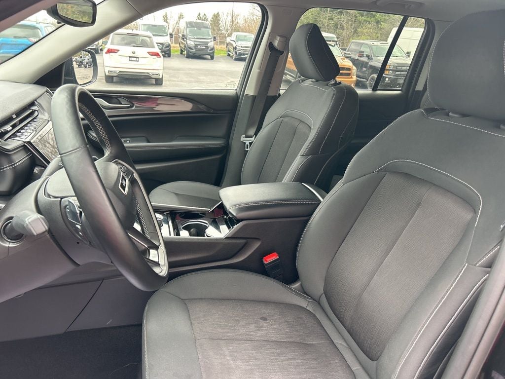 2022 Jeep Grand Cherokee Laredo 4x4