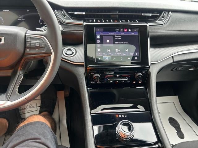 2023 Jeep Grand Cherokee L Laredo 4x4