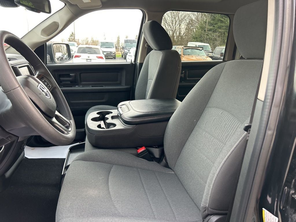 2024 RAM 1500 Classic Tradesman Crew Cab 4x4 6'4' Box