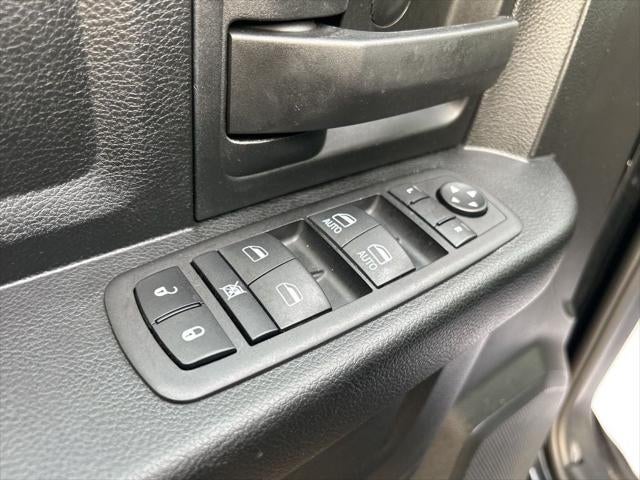 2024 RAM 1500 Classic Tradesman Crew Cab 4x4 6'4' Box