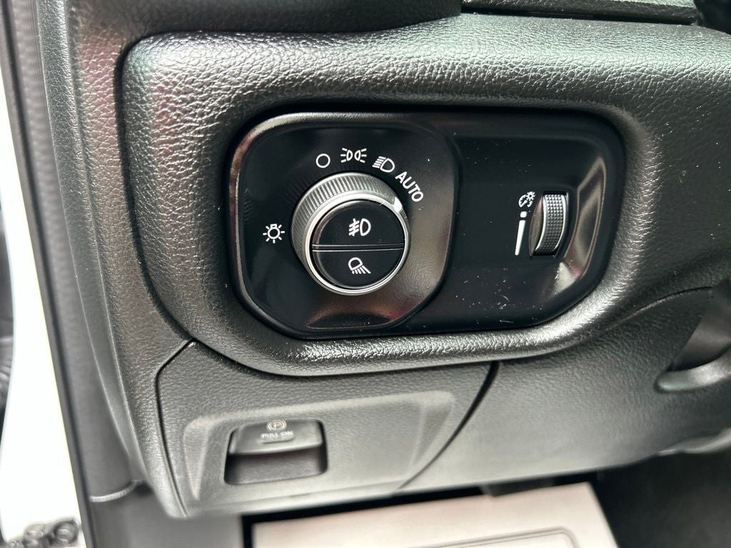 2023 RAM 1500 Big Horn Crew Cab 4x4 5'7' Box